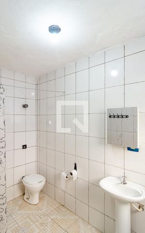 Casa para alugar com 100m², 2 quartos e sem vaga Casa para alugar com 100m², 2 quartos e sem vagaBanheiro Social