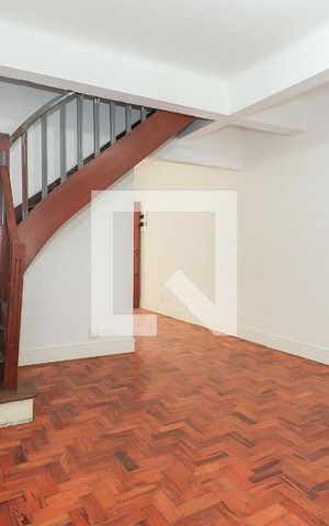 Casa à venda com 200m², 4 quartos e 1 vaga Casa à venda com 200m², 4 quartos e 1 vagaSala