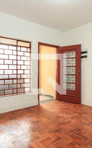 Casa à venda com 200m², 4 quartos e 1 vaga Casa à venda com 200m², 4 quartos e 1 vagaSala