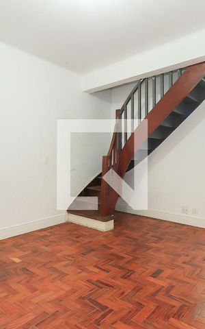 Casa à venda com 200m², 4 quartos e 1 vaga Casa à venda com 200m², 4 quartos e 1 vagaSala