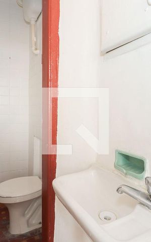Casa à venda com 200m², 4 quartos e 1 vaga Casa à venda com 200m², 4 quartos e 1 vagaBanheiro de serviço