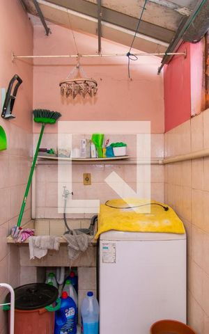 Casa à venda com 200m², 3 quartos e 5 vagas Casa à venda com 200m², 3 quartos e 5 vagasÁrea de Serviço