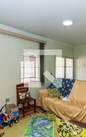 Casa à venda com 200m², 3 quartos e 5 vagas Casa à venda com 200m², 3 quartos e 5 vagasSala