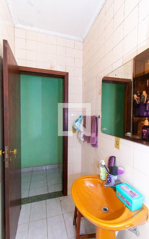 Casa à venda com 200m², 3 quartos e 5 vagas Casa à venda com 200m², 3 quartos e 5 vagasBanheiro 2