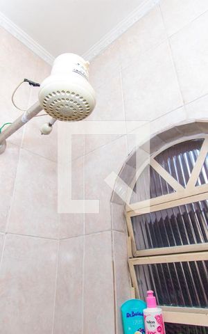 Casa à venda com 200m², 3 quartos e 5 vagas Casa à venda com 200m², 3 quartos e 5 vagasBanheiro da Suíte
