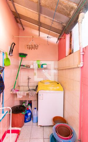 Casa à venda com 200m², 3 quartos e 5 vagas Casa à venda com 200m², 3 quartos e 5 vagasÁrea de Serviço