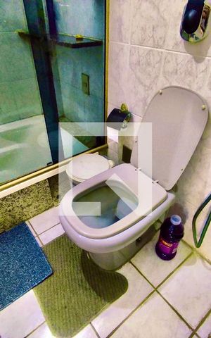 Apartamento à venda com 107m², 4 quartos e sem vaga Apartamento à venda com 107m², 4 quartos e sem vagaBanheiro social