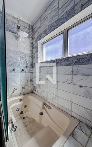 Casa à venda com 240m², 4 quartos e 2 vagasBanheiro da Suíte