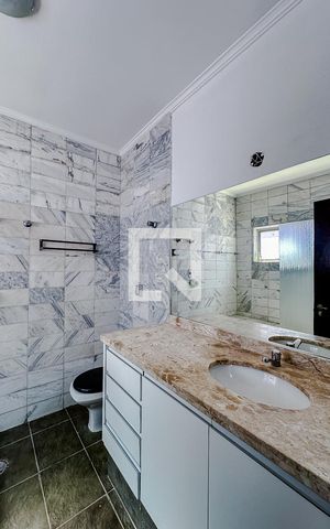 Casa à venda com 240m², 4 quartos e 2 vagasBanheiro da Suíte