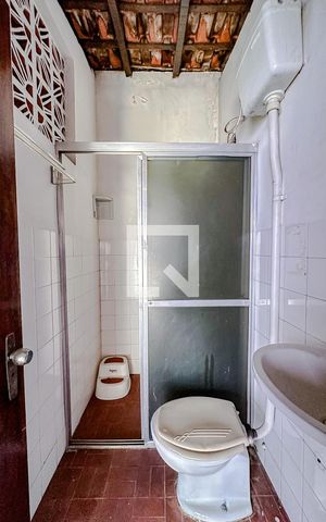 Casa à venda com 240m², 4 quartos e 2 vagasBanheiro de serviço