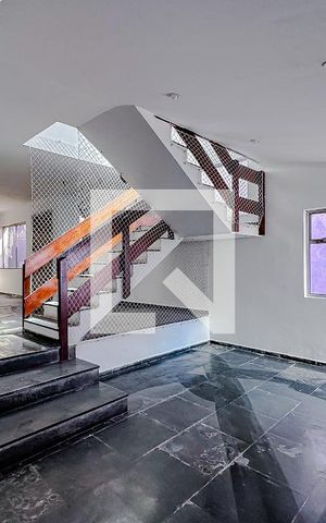 Casa à venda com 240m², 4 quartos e 2 vagasSala