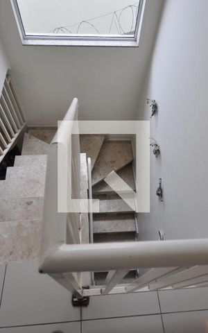Casa à venda com 188m², 3 quartos e 4 vagasEscada