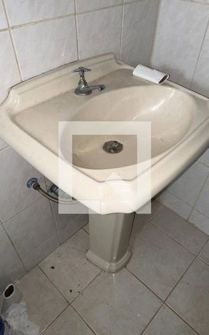 Casa para alugar com 100m², 2 quartos e 10 vagasBanheiro