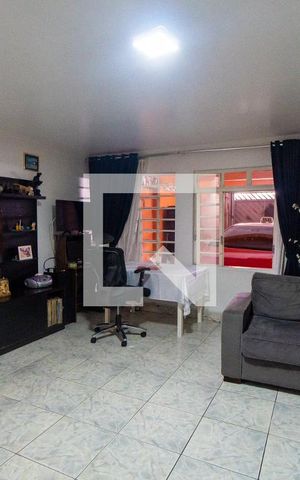 Casa à venda com 135m², 3 quartos e 3 vagas Casa à venda com 135m², 3 quartos e 3 vagasSala
