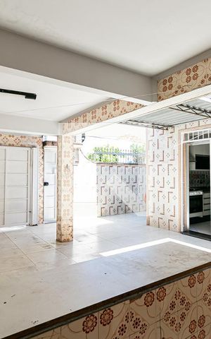 Casa à venda com 359m², 4 quartos e 3 vagasÁrea de Serviço / Garagem 2