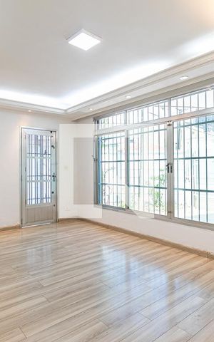 Casa à venda com 359m², 4 quartos e 3 vagasSala