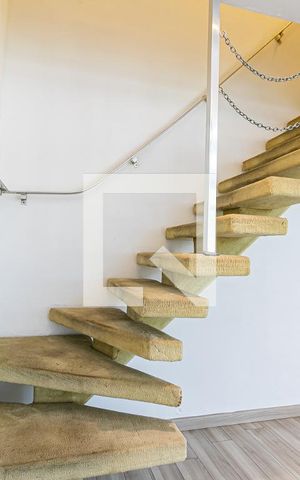 Casa à venda com 359m², 4 quartos e 3 vagasEscadas