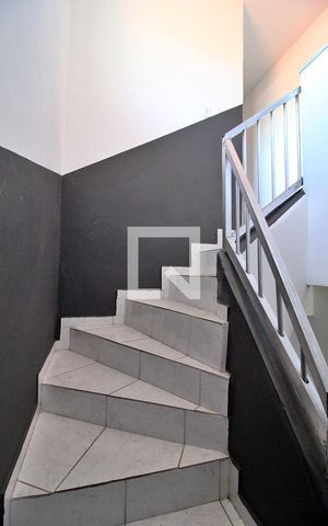 Casa à venda com 125m², 3 quartos e 2 vagasEscada