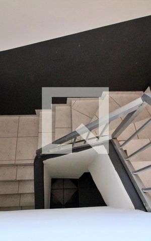Casa à venda com 125m², 3 quartos e 2 vagasEscada