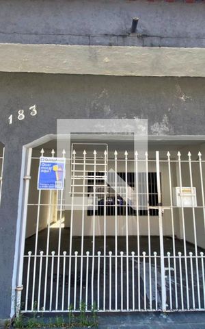 Casa à venda com 125m², 3 quartos e 2 vagas Casa à venda com 125m², 3 quartos e 2 vagasFachada