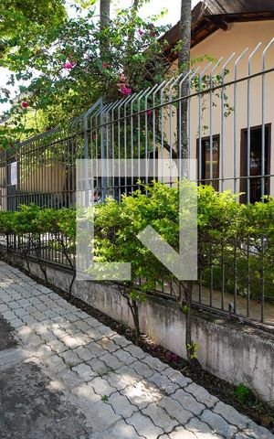 Casa para alugar com 234m², 3 quartos e 6 vagas Casa para alugar com 234m², 3 quartos e 6 vagasFachada