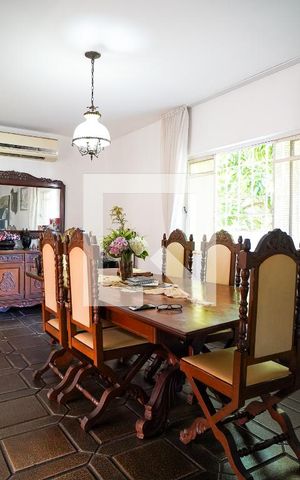 Casa para alugar com 234m², 3 quartos e 6 vagas Casa para alugar com 234m², 3 quartos e 6 vagasSala de Jantar