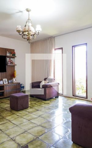 Casa para alugar com 234m², 3 quartos e 6 vagas Casa para alugar com 234m², 3 quartos e 6 vagasSala