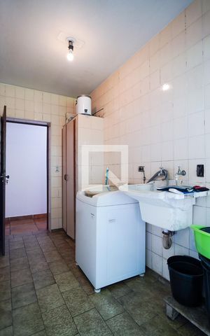 Casa para alugar com 234m², 3 quartos e 6 vagas Casa para alugar com 234m², 3 quartos e 6 vagasÁrea de Serviço