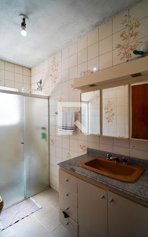 Casa para alugar com 234m², 3 quartos e 6 vagas Casa para alugar com 234m², 3 quartos e 6 vagasBanheiro