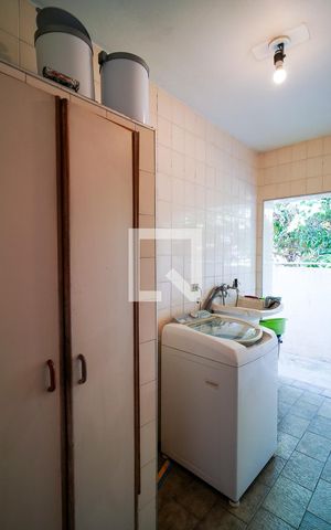 Casa para alugar com 234m², 3 quartos e 6 vagas Casa para alugar com 234m², 3 quartos e 6 vagasÁrea de Serviço