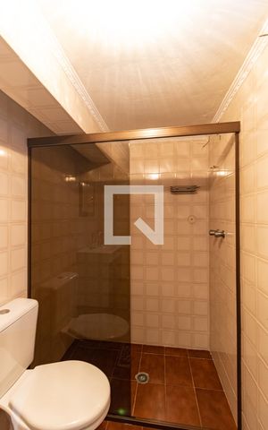 Casa à venda com 500m², 8 quartos e 5 vagas Casa à venda com 500m², 8 quartos e 5 vagasBanheiro da Suíte 2 da Casa 1