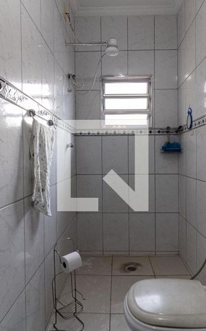 Casa à venda com 500m², 8 quartos e 5 vagas Casa à venda com 500m², 8 quartos e 5 vagasBanheiro da Cobertura da Casa 2