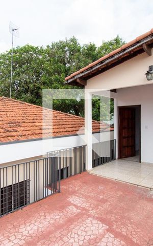 Casa à venda com 390m², 3 quartos e 3 vagas Casa à venda com 390m², 3 quartos e 3 vagasEdícula