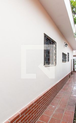Casa à venda com 390m², 3 quartos e 3 vagas Casa à venda com 390m², 3 quartos e 3 vagasÁrea externa
