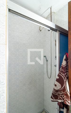 Casa à venda com 196m², 4 quartos e 2 vagasBanheiro da Suíte