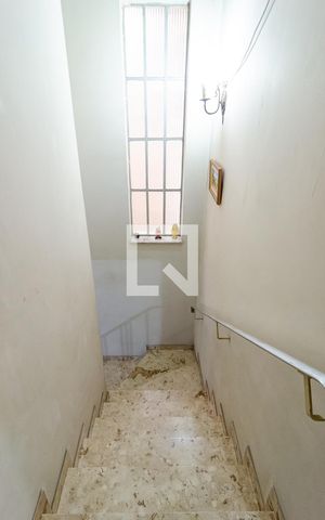 Casa à venda com 196m², 4 quartos e 2 vagasEscadas