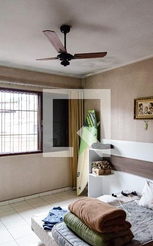 Casa à venda com 196m², 4 quartos e 2 vagasSuíte