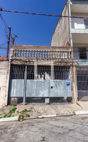 Casa à venda com 125m², 1 quarto e 2 vagas Casa à venda com 125m², 1 quarto e 2 vagasFachada