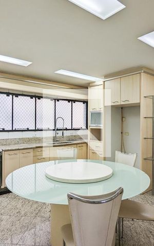 Apartamento à venda com 208m², 4 quartos e 1 vaga Apartamento à venda com 208m², 4 quartos e 1 vagaCozinha