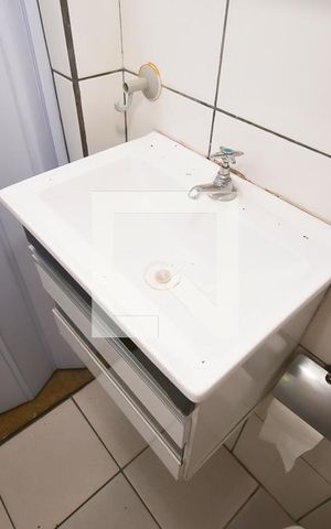 Casa para alugar com 27m², 1 quarto e sem vaga Casa para alugar com 27m², 1 quarto e sem vagaBanheiro