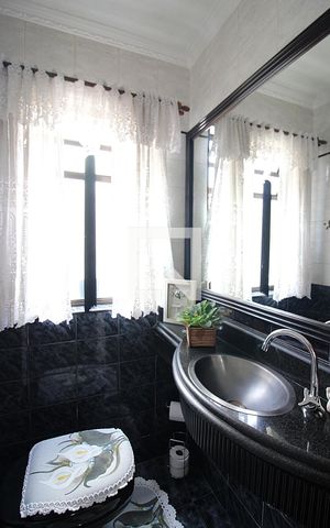 Casa à venda com 204m², 3 quartos e 2 vagasLavabo