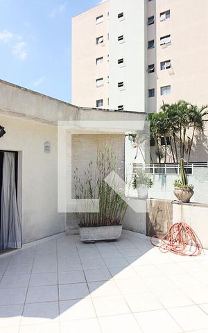 Casa à venda com 204m², 3 quartos e 2 vagasSacada do Quarto 1 - Suíte