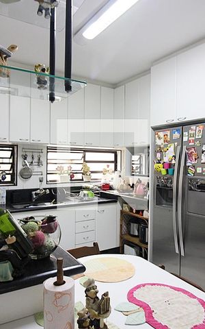 Casa à venda com 204m², 3 quartos e 2 vagasCozinha 