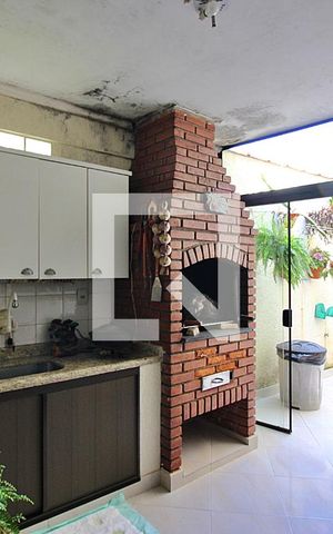 Casa à venda com 204m², 3 quartos e 2 vagasQuintal