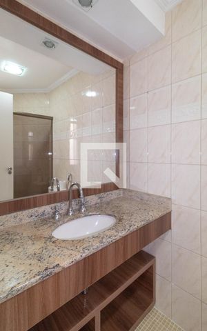 Apartamento à venda com 80m², 3 quartos e 2 vagas Apartamento à venda com 80m², 3 quartos e 2 vagasBanheiro da Suíte 1