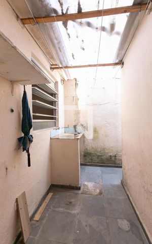 Casa para alugar com 30m², 1 quarto e sem vaga Casa para alugar com 30m², 1 quarto e sem vagaÁrea de Serviço