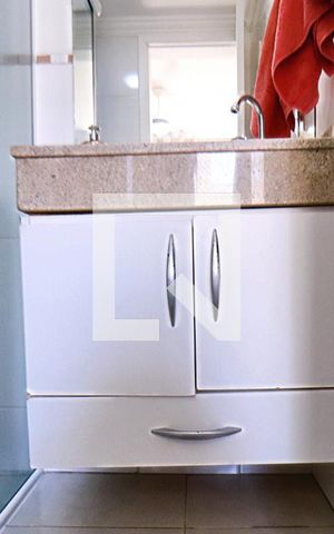 Apartamento à venda com 60m², 3 quartos e 1 vaga Apartamento à venda com 60m², 3 quartos e 1 vagaBanheiro