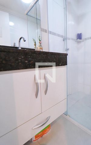Apartamento à venda com 60m², 3 quartos e 1 vaga Apartamento à venda com 60m², 3 quartos e 1 vagaBanheiro