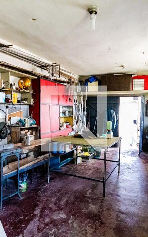 Casa à venda com 200m², 3 quartos e 6 vagas Casa à venda com 200m², 3 quartos e 6 vagasDepósito