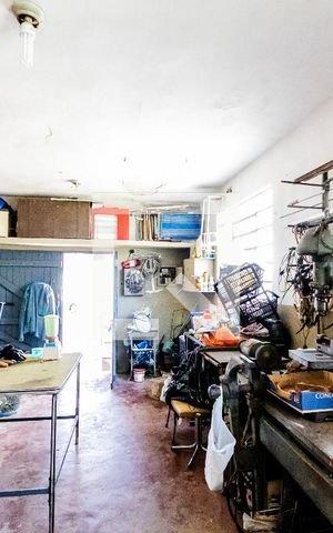 Casa à venda com 200m², 3 quartos e 6 vagas Casa à venda com 200m², 3 quartos e 6 vagasDepósito